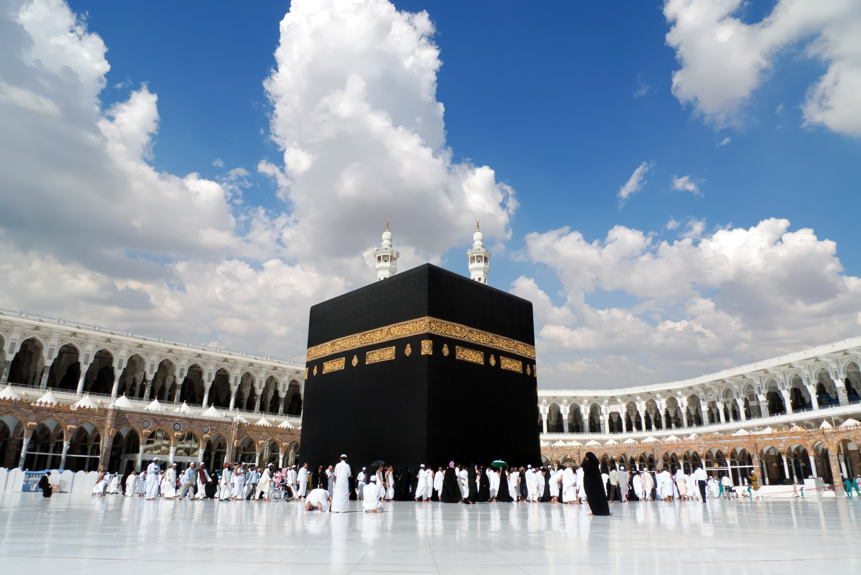 Hujaaj performing Hajj rituals in Makkah